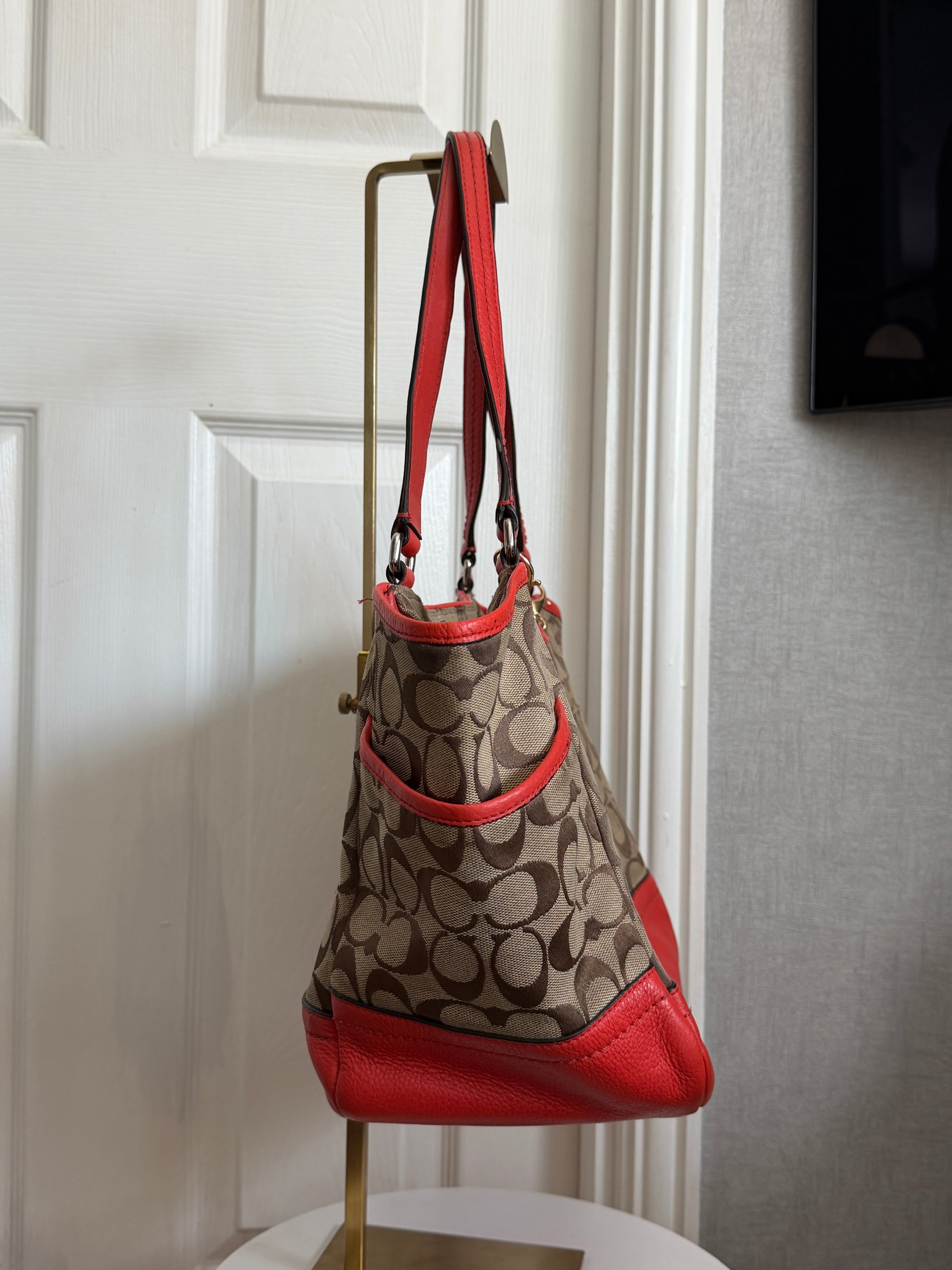 Coach park signature carrie tote
